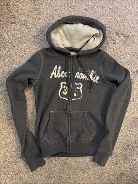 Vintage Y2K Abercrombie & Fitch zip-up hoodie, size medium